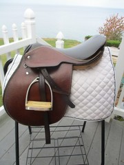 16.5» medium champion leather CC JUMP ENGLISH SADDLE w LEATHERS & D’ANGLE IRONS