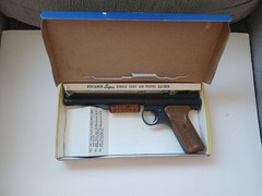 NOS VINTAGE BENJAMIN FRANKLIN MOD 137 PNEUMATIC AIR PELLET PISTOL W ORIGINAL BOX