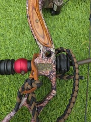 Elite Energy 32 Camo Right Hand Compound Bow 70# Draw Weight & Accessories