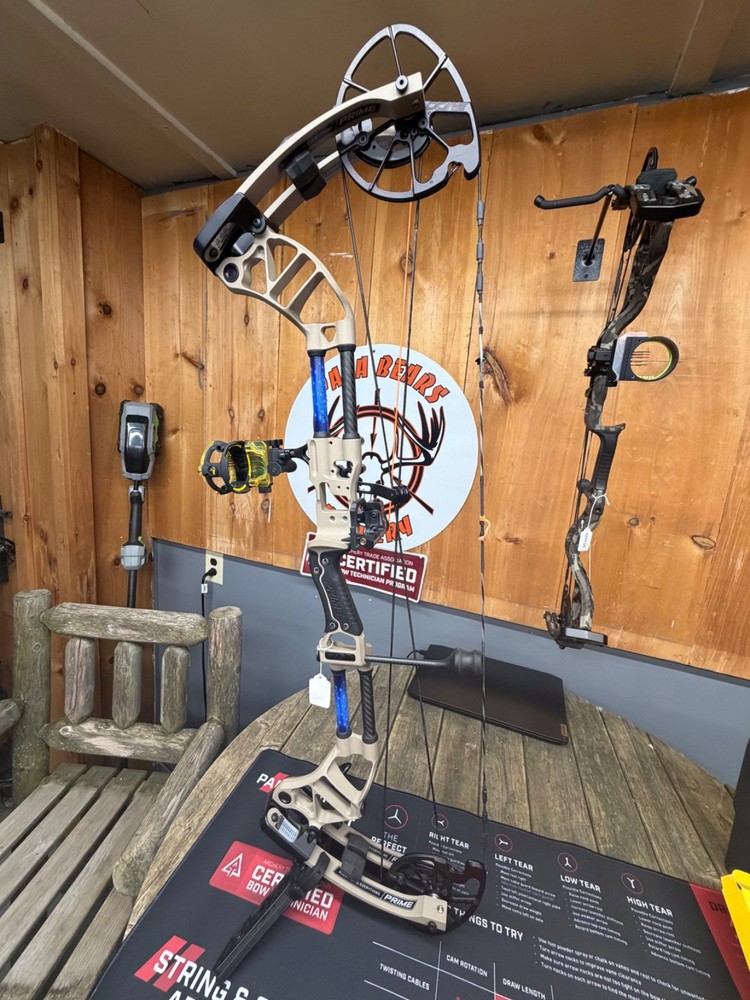 Prime Form 34 Compound Bow Right Hand 60lbs. Trophy Ridge Rest & Sight included