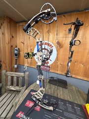Prime Form 34 Compound Bow Right Hand 60lbs. Trophy Ridge Rest & Sight included