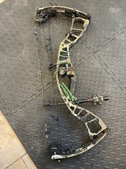 Hoyt nitrux Compound Bow Camo 60-70lbs 24-27in RH 33in MPN 1933930