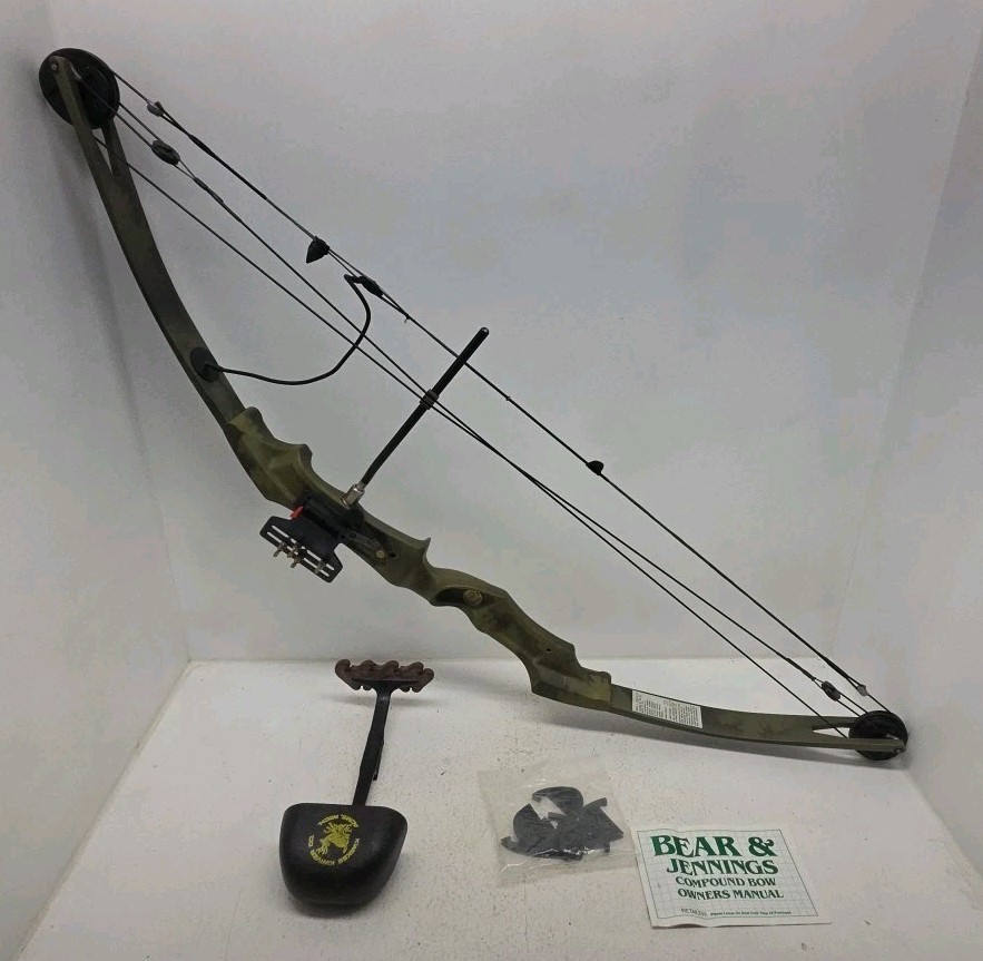 VINTAGE BEAR WHITETAIL II COMPOUND BOW 60# 30″ DRAW LENGTH NICE USED CONDITION