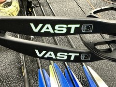 Bear Vast RTH Compound Bow, 20-30″ Draw Length, 40-70lbs Draw Weight (PD1124364)