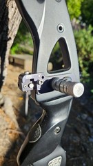 WIN & WIN INNO MAX ARCHERY CARBON BOW RISER-BLACK- 25″ Right -FREE SHIPPING
