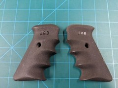 AirGun Designs wraparound molded «battle» grips. Fit standard Mag frames. RARE!