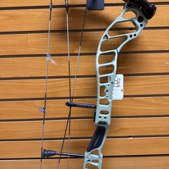Item 3859 – Bowtech Archery Compound Bow – Ascend – RH – Forest – #60 – 24.5”-30