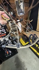 Hoyt VTM 34 RH 70# Compound Bow