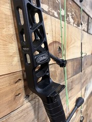 MATHEWS Phase 4 29 RH 70lbs GAS Strings Compound Bow