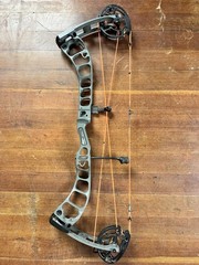 Prime Logic CT3 Compound Bow Gray 70lb Draw Weight 27in Draw Length