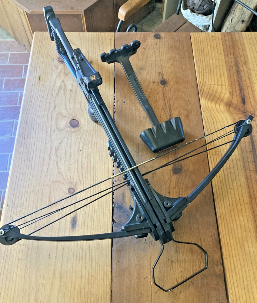 Barnett RC 150 classic lightweight compound compact crossbow w/2 bolts black