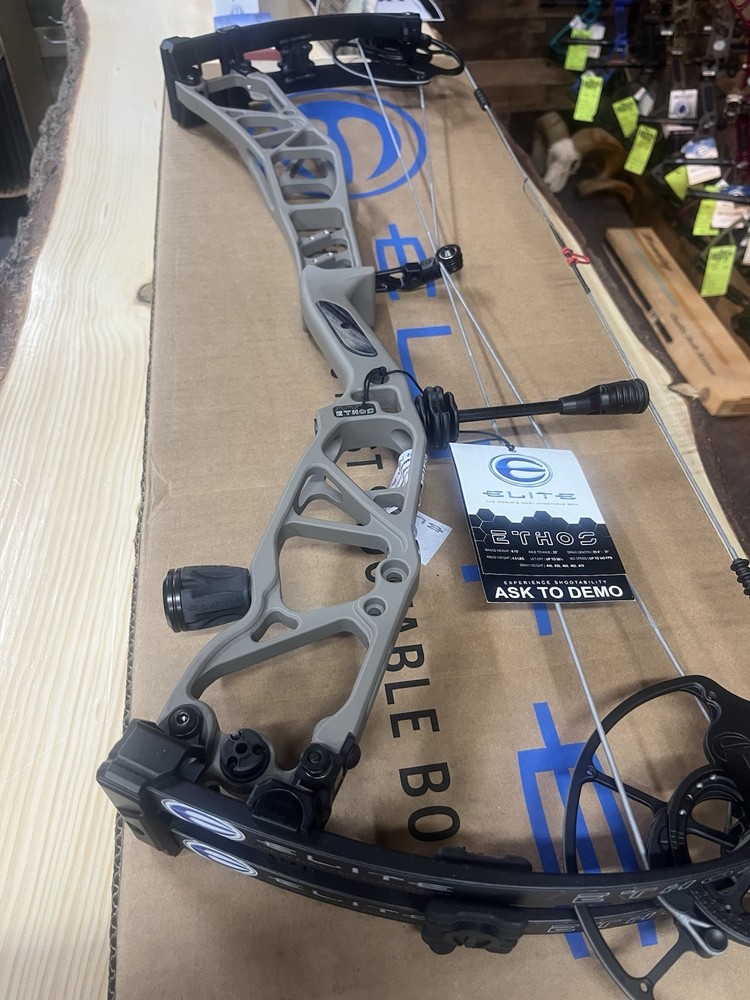 New Elite Ethos 60lb RH Bow Archery