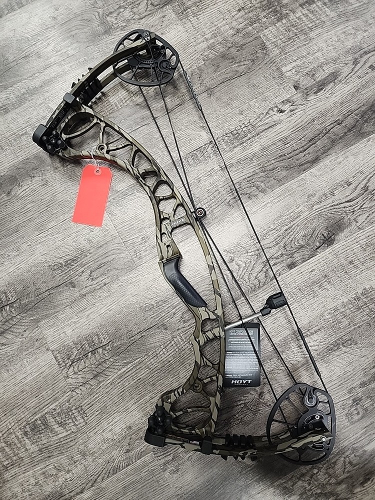Hoyt Torrex XT – Right Hand – 25.5-30″ draw – 60-70LBS – Bottomland