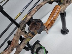 Hoyt Trykon XL Bow (75th Anniversary) 26″ 50lb Draw
