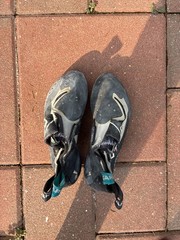scarpa drago lv 37.5, black and white, moderately worn, very aggresive