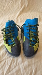 2 Pair of Scarpa Mago Lace Climbing Shoes (Size 40.5EU, 7-2/3M, 8-2/3W)