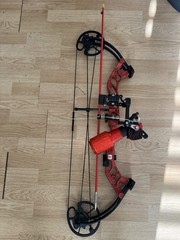 Cajun Sucker Punch Pro Bowfishing Bow RH 20-50lb 31in Red/Black Aluminum