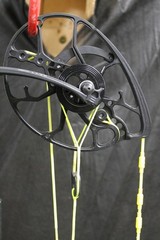 Mathews Lift 29.5 – Black – 55# – 25″ – Flo Yellow Strings – 3/16″ Total Peep