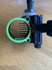 Black Gold 7 Pin Bowsight RH With Light, Dove Tail With Mounting Bracket, Used