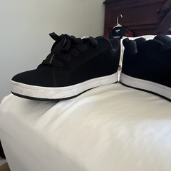 DC shoes court graffik black and white skate shoes size 10.5