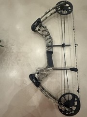 Mathews Mission Hammer Realtree Right Hand Compound Bow with Case