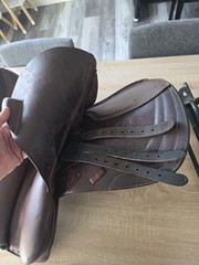 Premium 16.5” Leather Jump Saddle – FF M – Dover Hardware + Rack