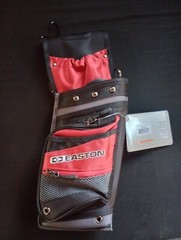 Easton Deluxe Field Quiver LH Black and Red