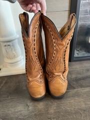 Dan Post Men’s Western Boots with embroidered and stitching