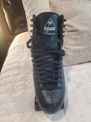 Jackson Finesse Roller skate w/ Pilot plate and Atom wheels (size 12)