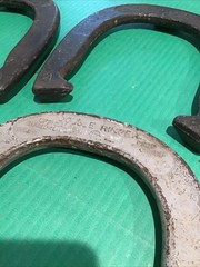 Set of 4 VTG DIAMOND DULUTH DOUBLE RINGER FORGED HORSESHOES 2-1/2 LB A & B (B)