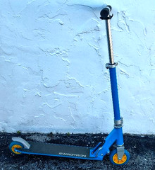 SWAGTRON K1 Kick Scooter Children & Teens Foldable Blue w/ Yellow Free US Ship