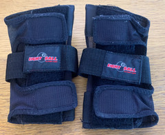 Eight Ball Wrist Guards M/Medium – Left and Right