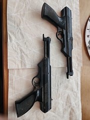 2 VINTAGE Daisy model 188 .177 cal BB Single Stroke Pneumatic Air Pistols Guns