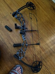 Topoint Archery Starting 31 Right Hand Compound Bow 19-70lb 19-30in w/ Case