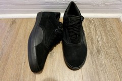 Gravis Arto Mid Black/Black Size 9 RARE