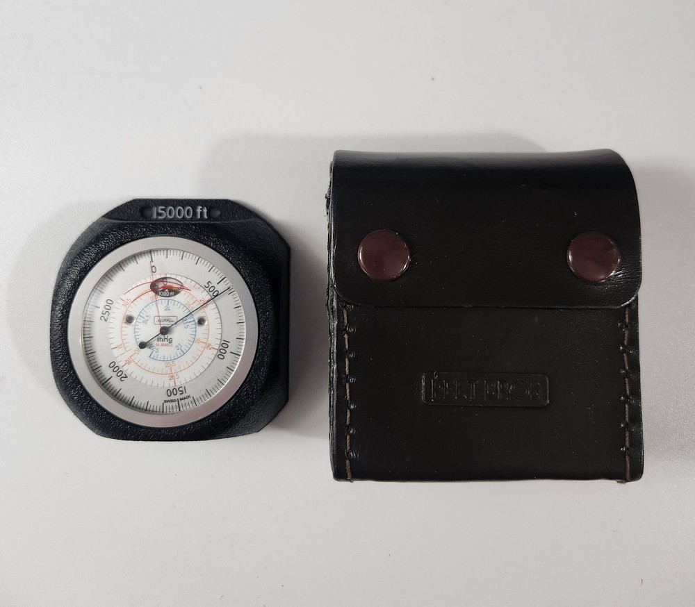 Thommen Swiss Altimeter mint condition clean vintage 15000 feet w/Leather Case