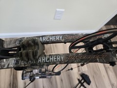 Bear Archery Divergent Compound Bow RH 45-60 Lbs. DL 25.5-30 In.
