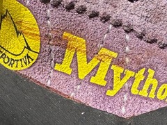 LA SPORTIVA Mythos Purple Rock Climbing Shoes Women’s Size 39 / US 8.5 Italy GUC
