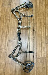 Bear Motive 7 60-70# Realtree APG HD 26.5-31” LH Left Handed Great Condition