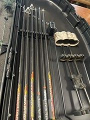 Compound Bow 40-45lb 24.5in Draw Camouflage w/ Plano Hard Case