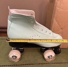 Exgingle Women’s – Light Green w/White Wheels Roller Skates size 42/10