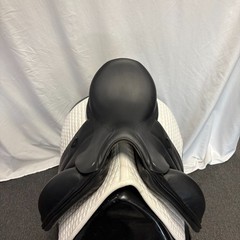 PRICE DROP! Used Voltaire Adelaide – Size 17.5″ Dressage Saddle Black