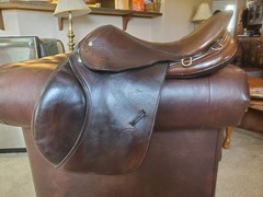 Schleese pouvoir jump saddle 16.5″