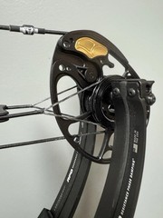 Mathews Title 36 Gen 2 RH Black 26.5″ 55# 80% Let Off Gas System X + Stabilizers