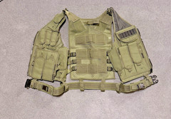 UNBRANDED Military Tactical Vest With Gun Holster Green ADJUSTABLE( NEW NO TAGS)
