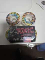 TOXIC TEAM 58MM 102A WHITE SOLID WHEELS SET