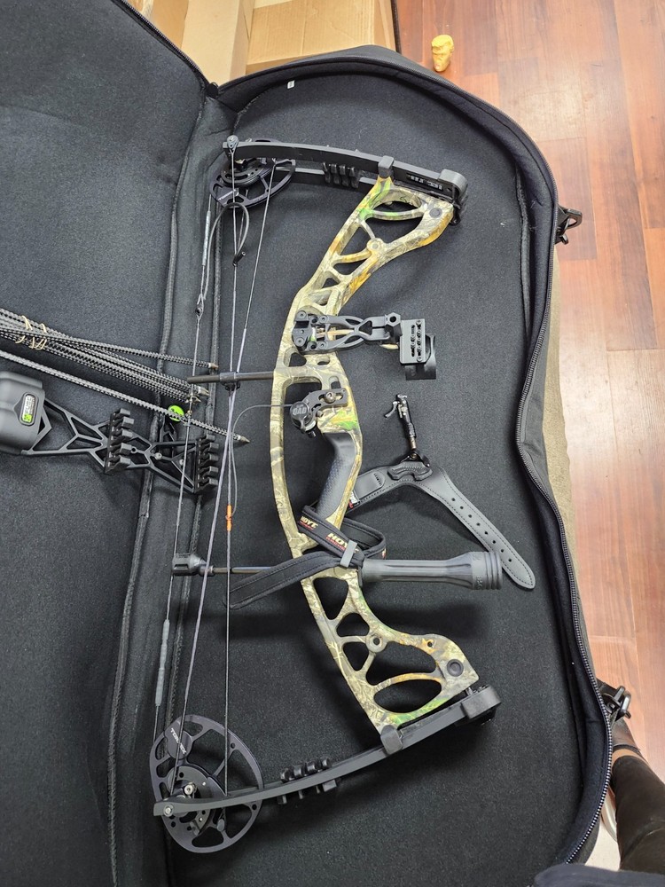Hoyt Torrex Compound Bow Package RH 60-70 lbs 26″-30″