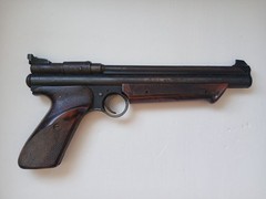 MODEL 1300 VINTAGE CROSMAN MEDALIST II 22 CAL MULTI-PUMP PNEUMATIC PELLET PISTOL