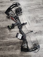 Bowtech Core SS Package – Right Hand – 26-31″ draw – 60-70LBS – Black