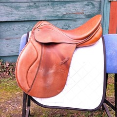 Stübben Genesis VSD Deluxe Close Contact Honey Leather – 17.5” seat